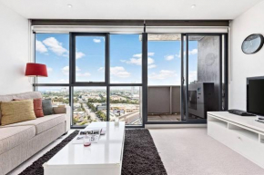 Southbank Seclusion with Sprawling Views